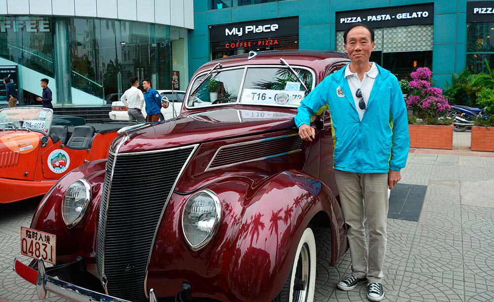 11/44  Car Show