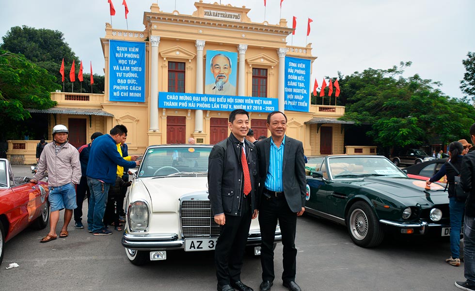 17/44  Car Show