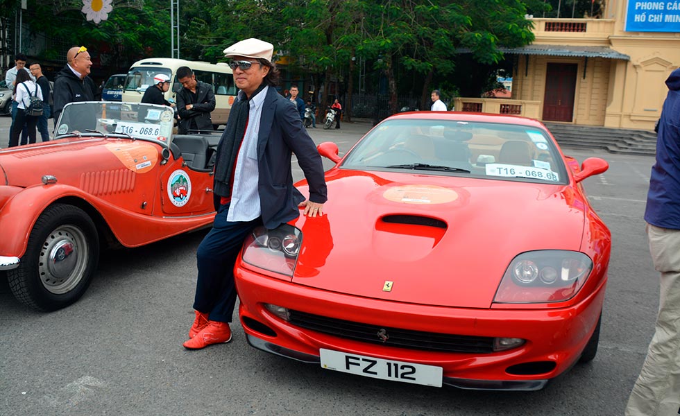 21/44  Car Show