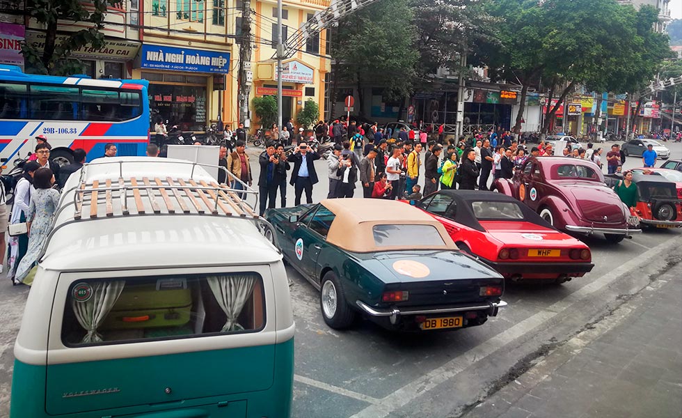 26/44  Car Show