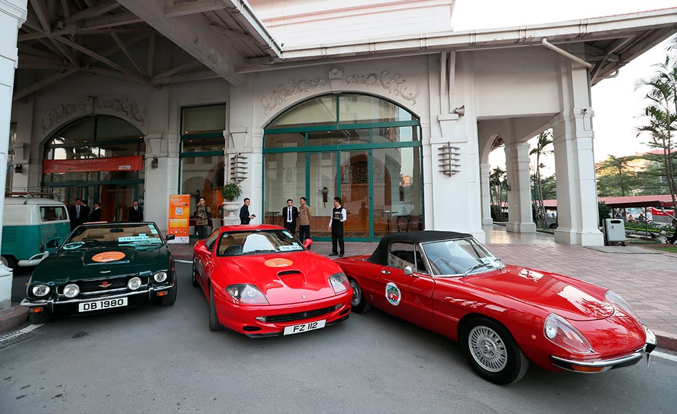 32/44  Car Show