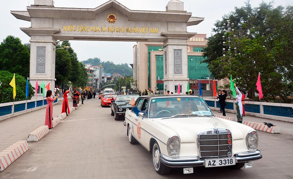 1/30  Crossing HeKou Border