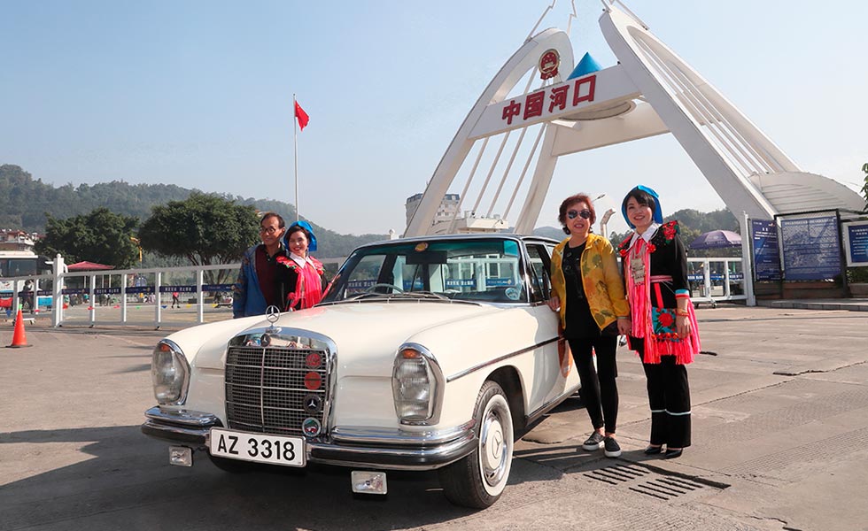 14/30  Crossing HeKou Border