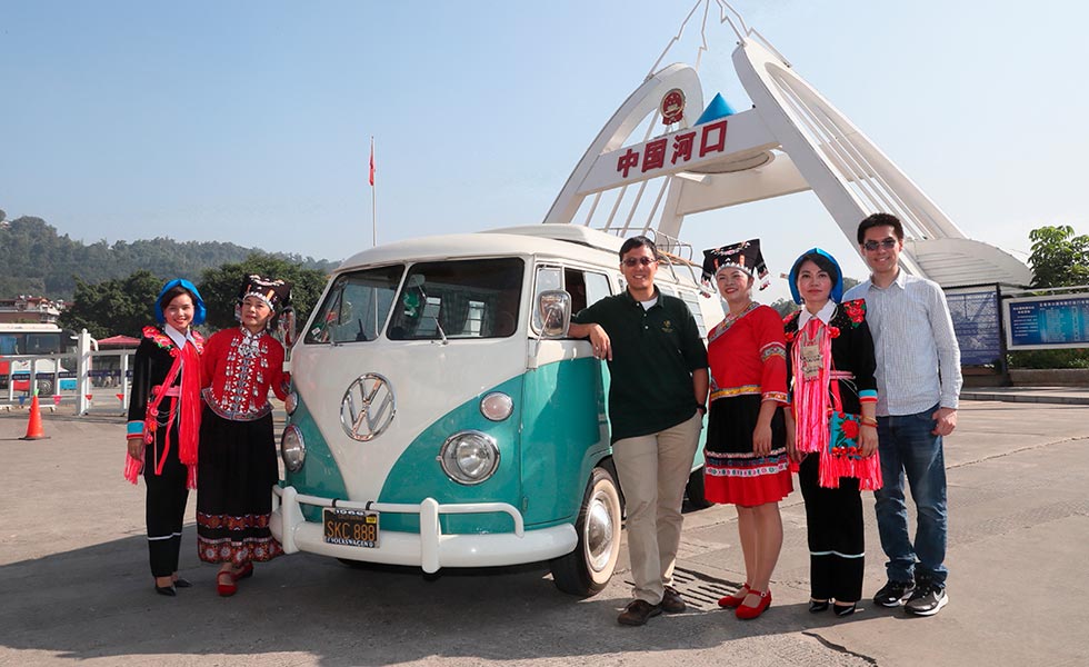 16/30  Crossing HeKou Border