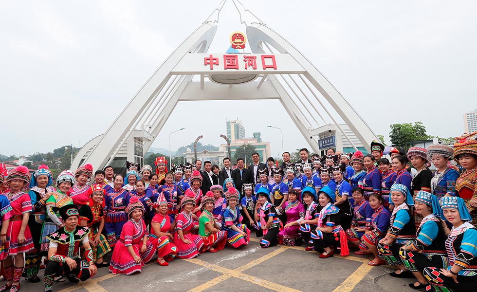 17/30  Crossing HeKou Border