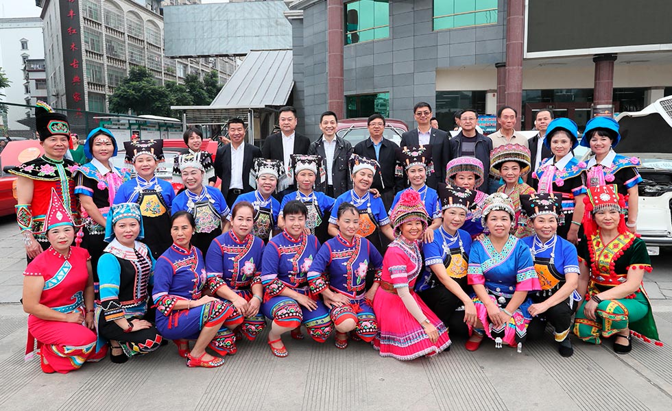 18/30  Crossing HeKou Border