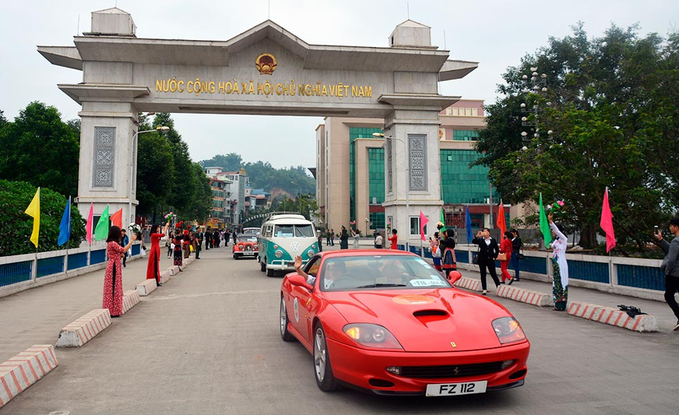 2/30  Crossing HeKou Border