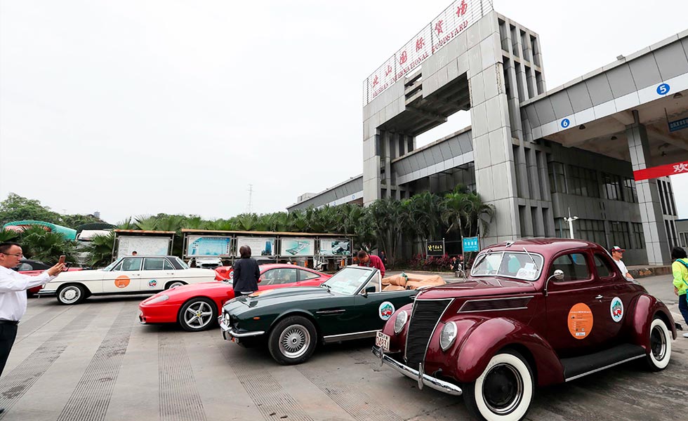 24/30  Crossing HeKou Border