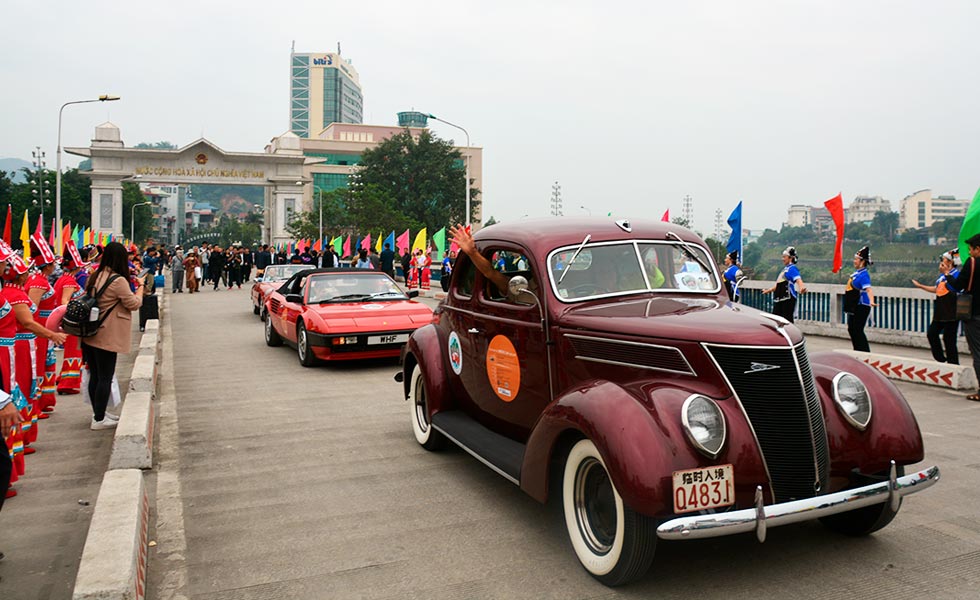 3/30  Crossing HeKou Border