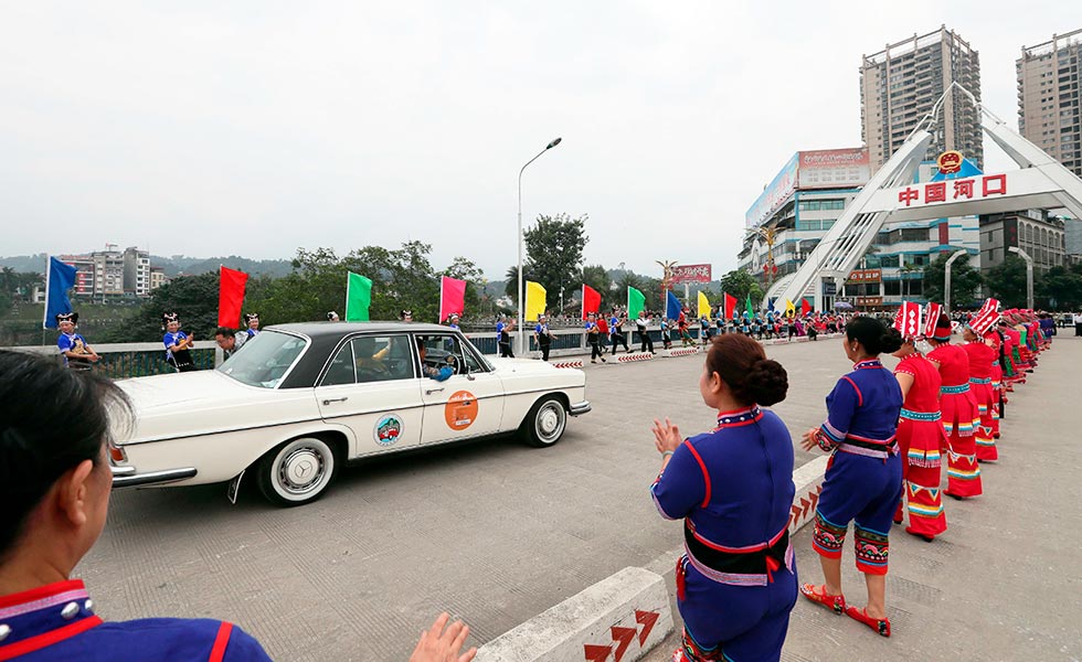 5/30  Crossing HeKou Border